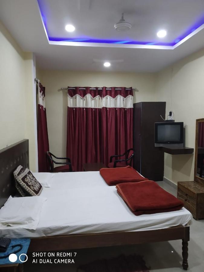 Hotel Avadh Balrāmpur Exteriör bild