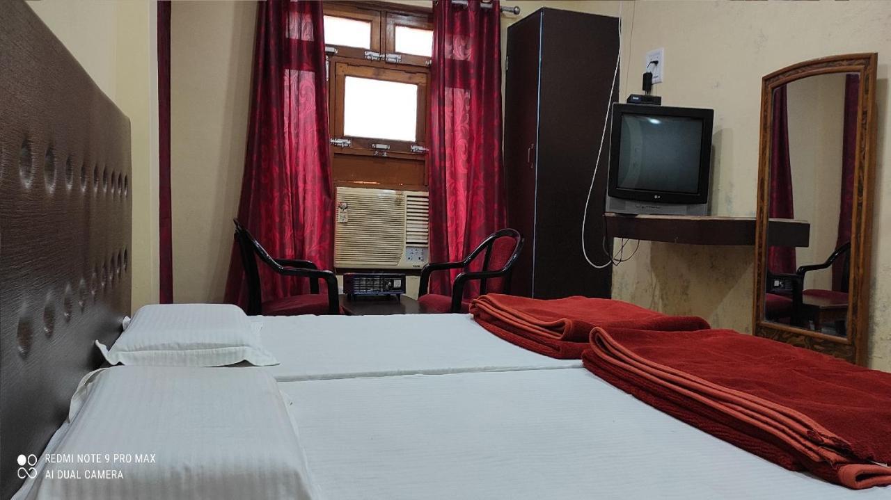 Hotel Avadh Balrāmpur Exteriör bild