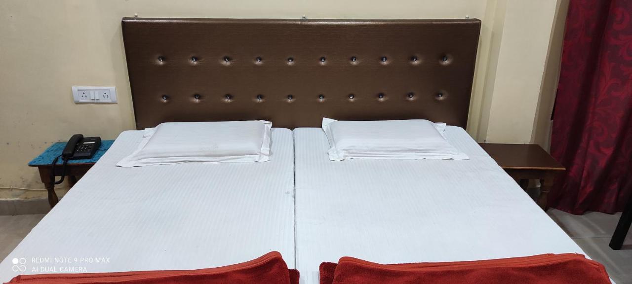 Hotel Avadh Balrāmpur Exteriör bild