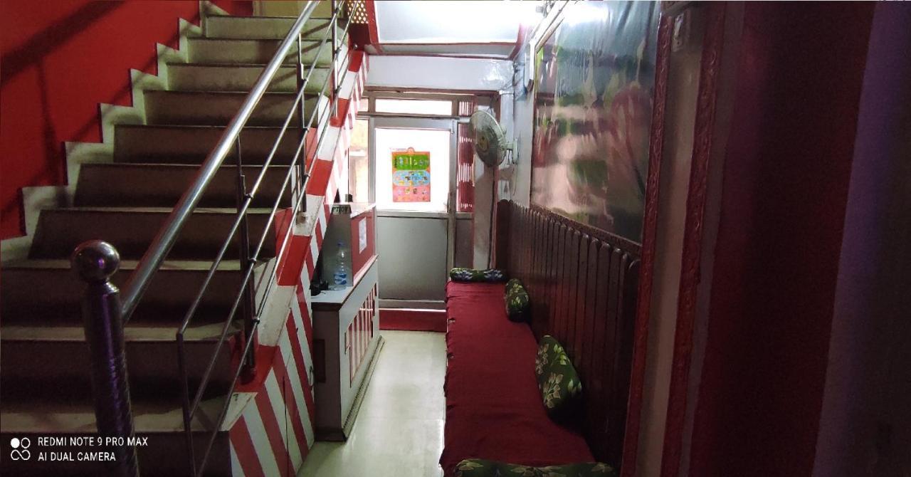 Hotel Avadh Balrāmpur Exteriör bild