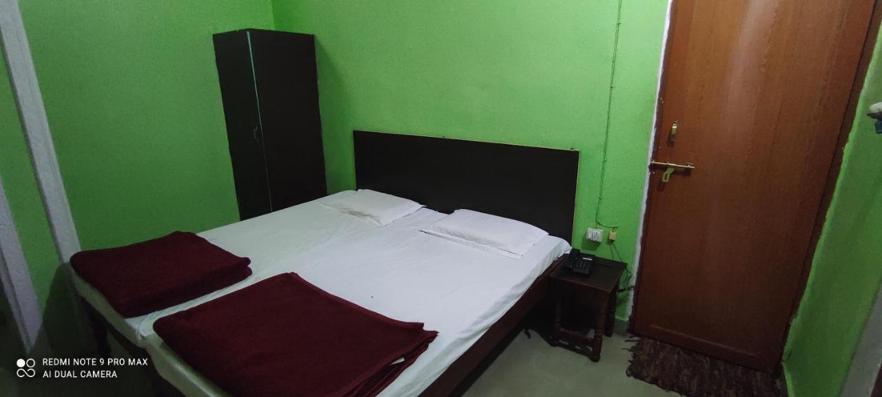Hotel Avadh Balrāmpur Exteriör bild