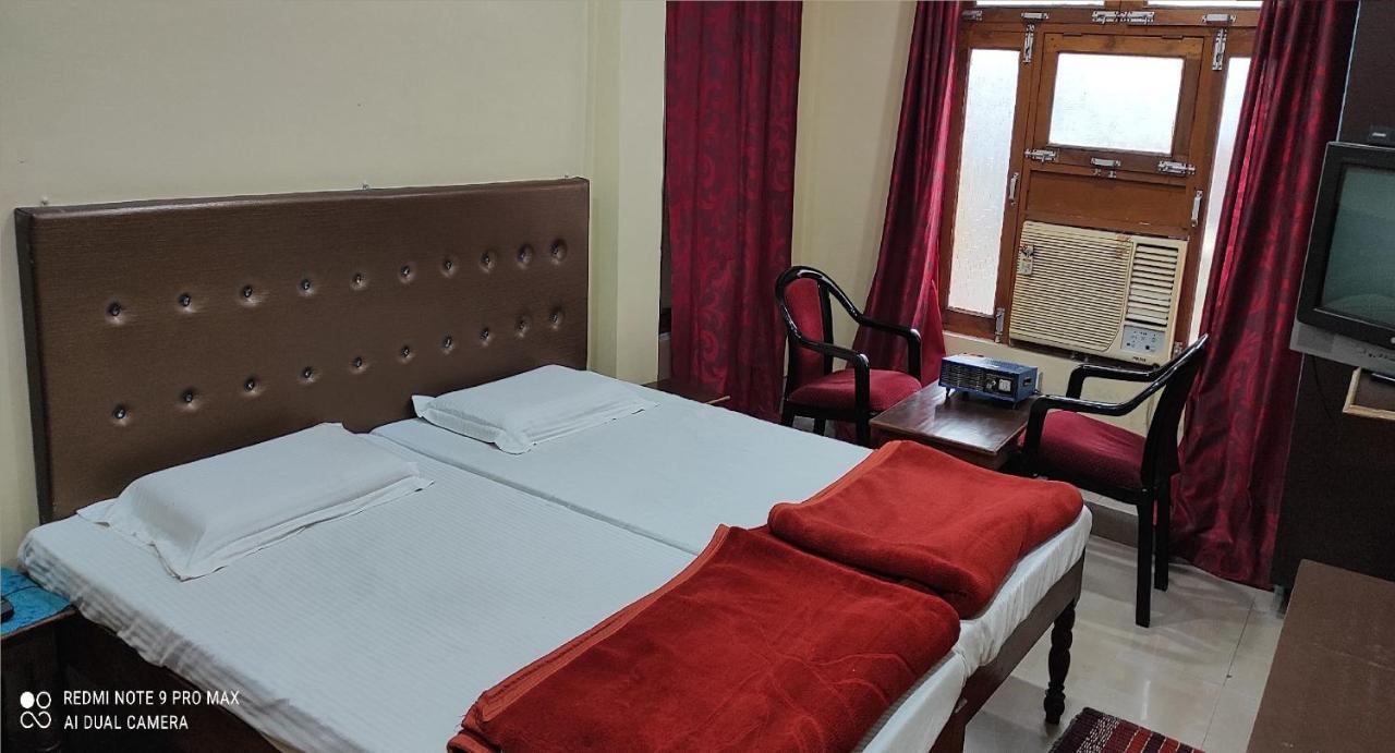 Hotel Avadh Balrāmpur Exteriör bild